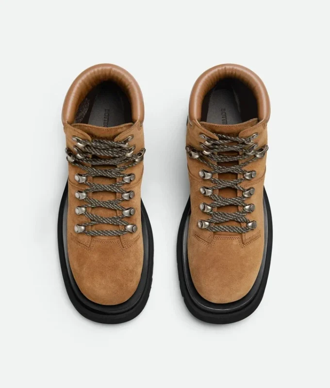 Botas de senderismo con suela de tacos