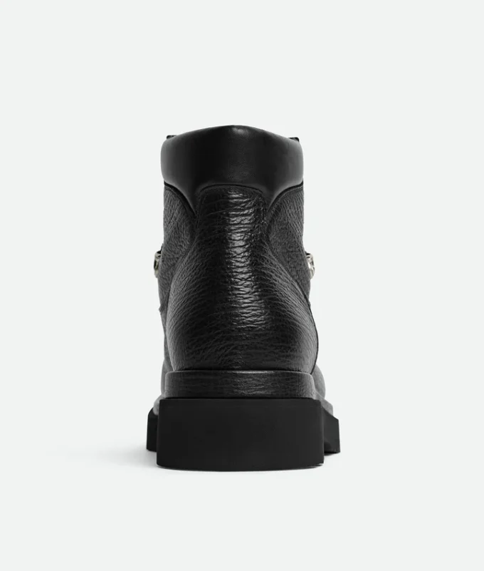 Botas de senderismo con suela de tacos