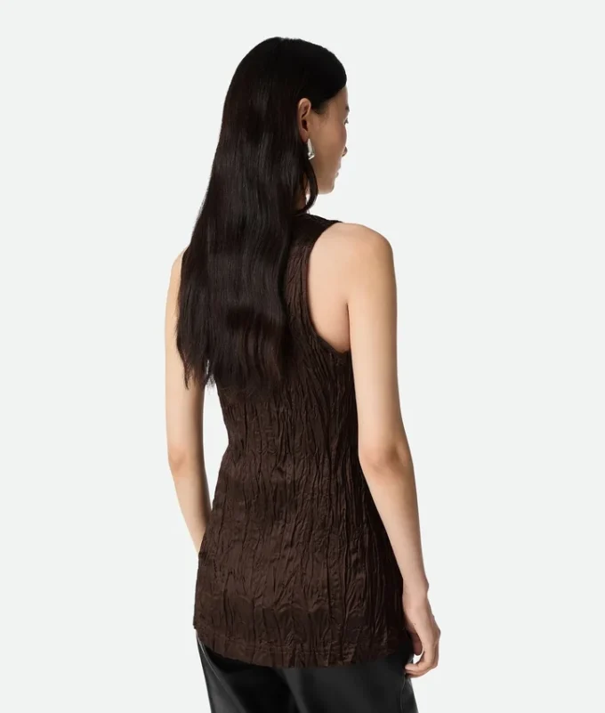 Camiseta sin mangas de satén de viscosa con efecto arrugado