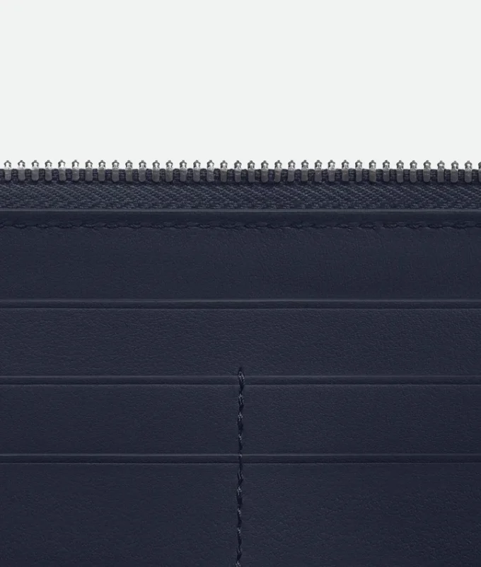 Cartera con cremallera e stampato Intrecciato