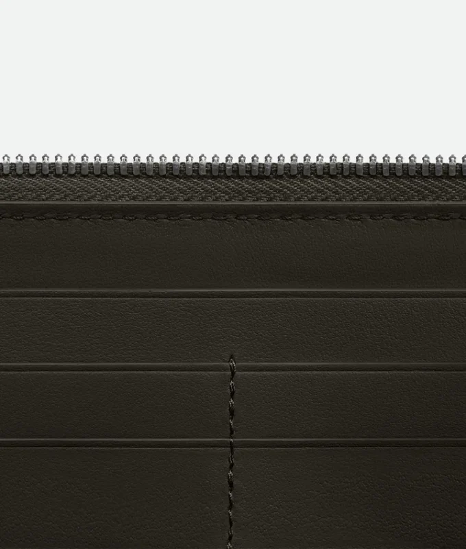 Cartera con cremallera e stampato Intrecciato