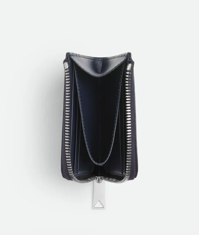 Cartera cuadrada con cremallera y estampado Intrecciato