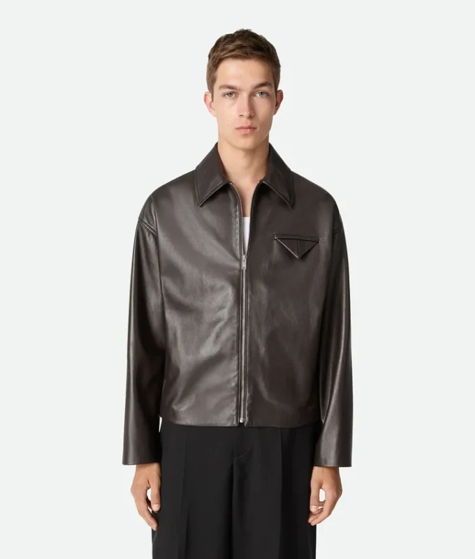 Cazadora de piel brillante