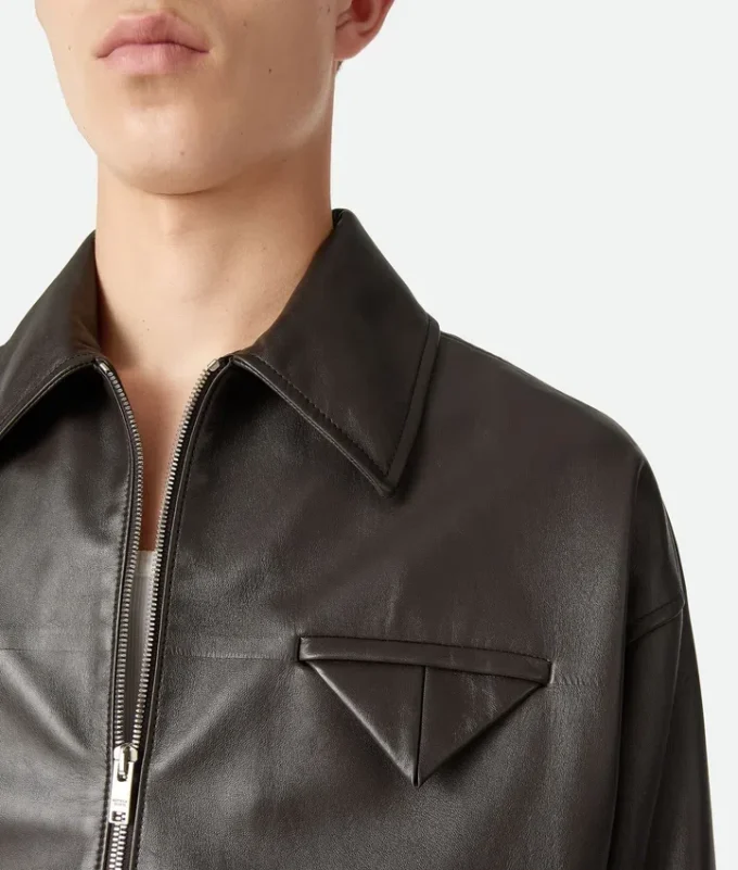 Cazadora de piel brillante