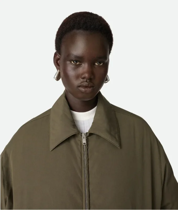 Chaqueta acolchada de nailon técnico