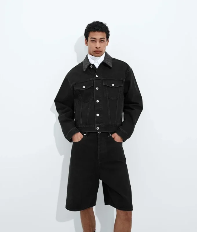 Chaqueta vaquera negra desgastada