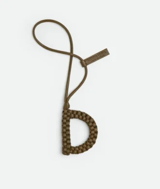 Colgante con la letra D