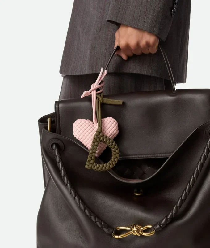 Colgante con la letra D