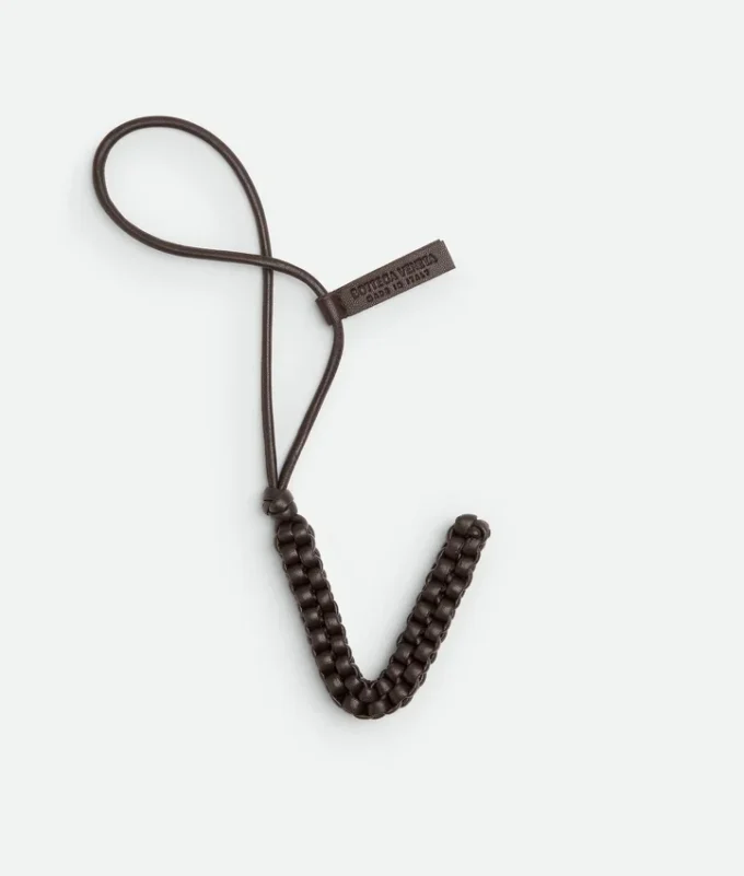 Colgante con la letra V