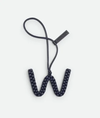 Colgante con la letra W