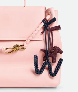 Colgante con la letra W