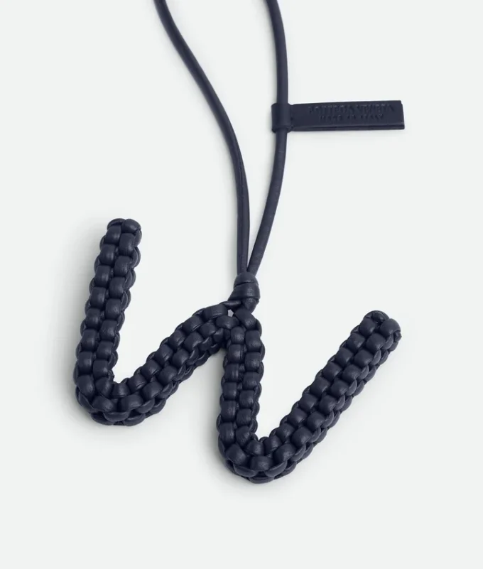 Colgante con la letra W