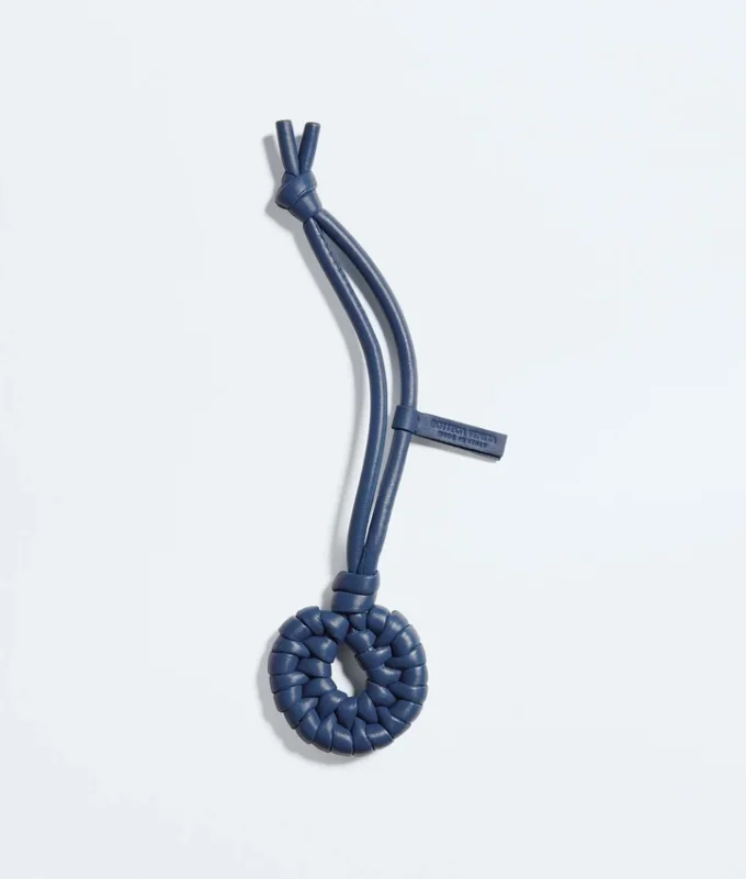 Colgante con nudo en forma de concha