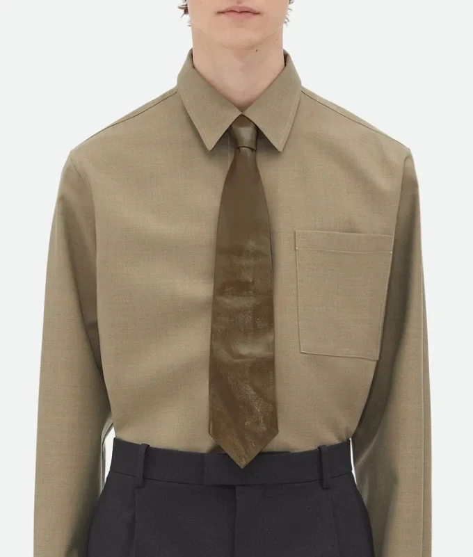 Corbata de piel brillante