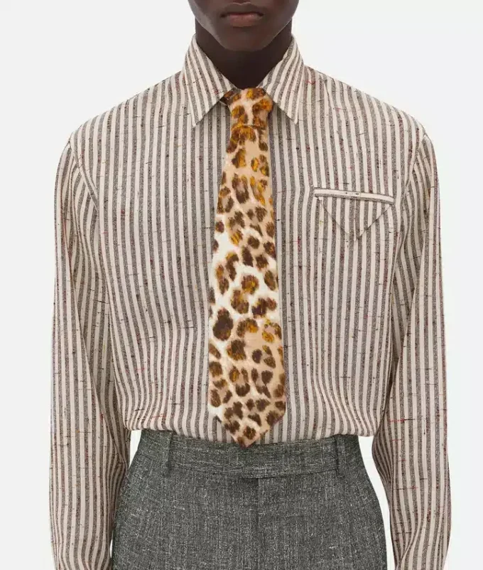 Corbata de piel estampada