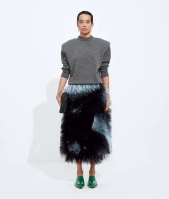 Falda bordada con flecos