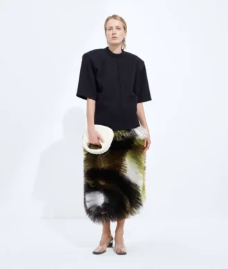 Falda bordada con flecos