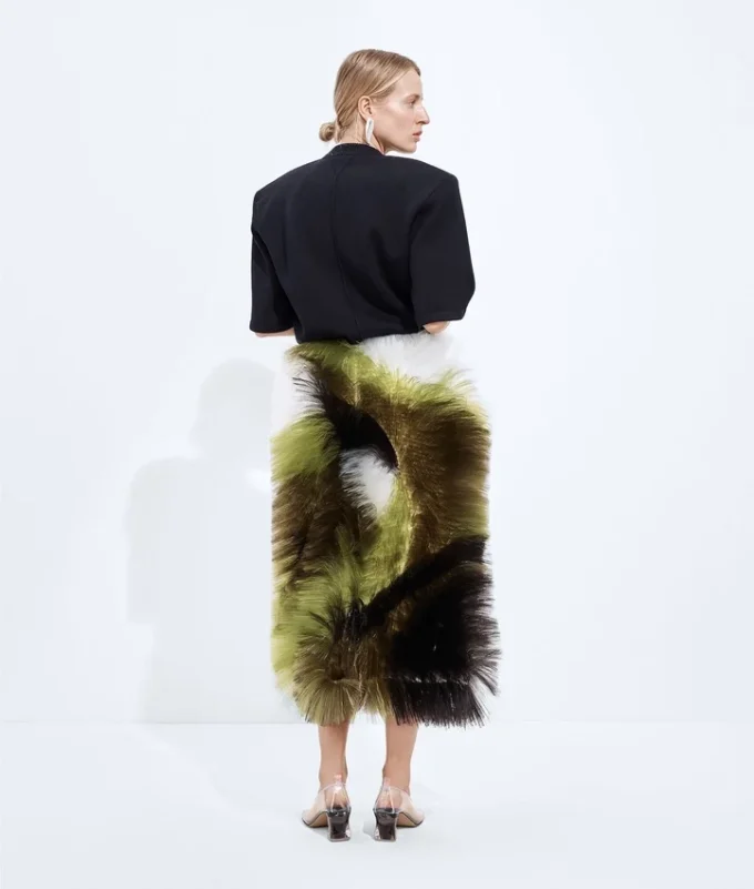 Falda bordada con flecos