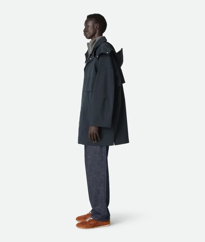 Parka con capucha de lana técnica laminada