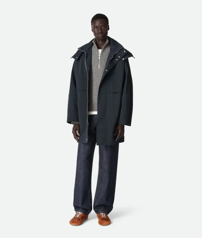 Parka con capucha de lana técnica laminada