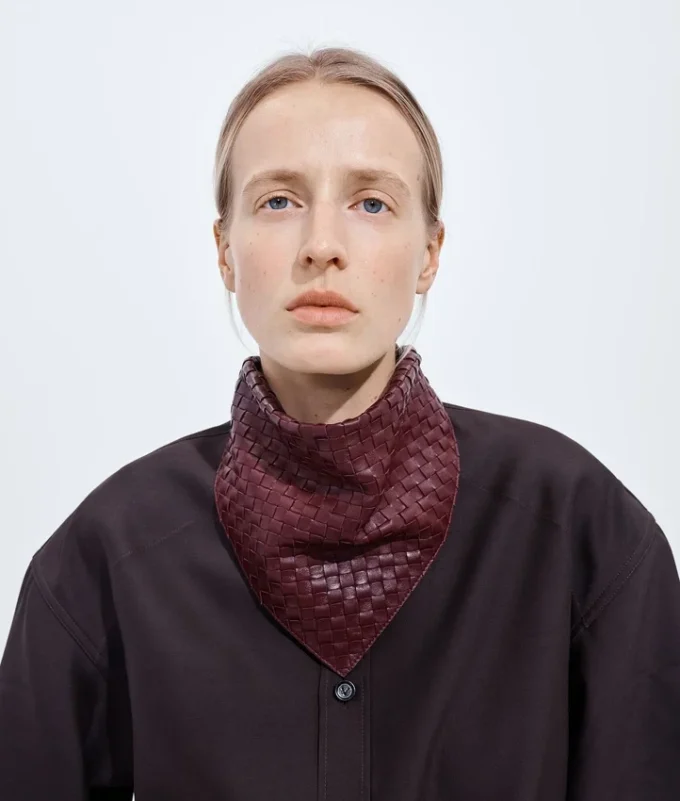 Pañuelo de cuero Intrecciato