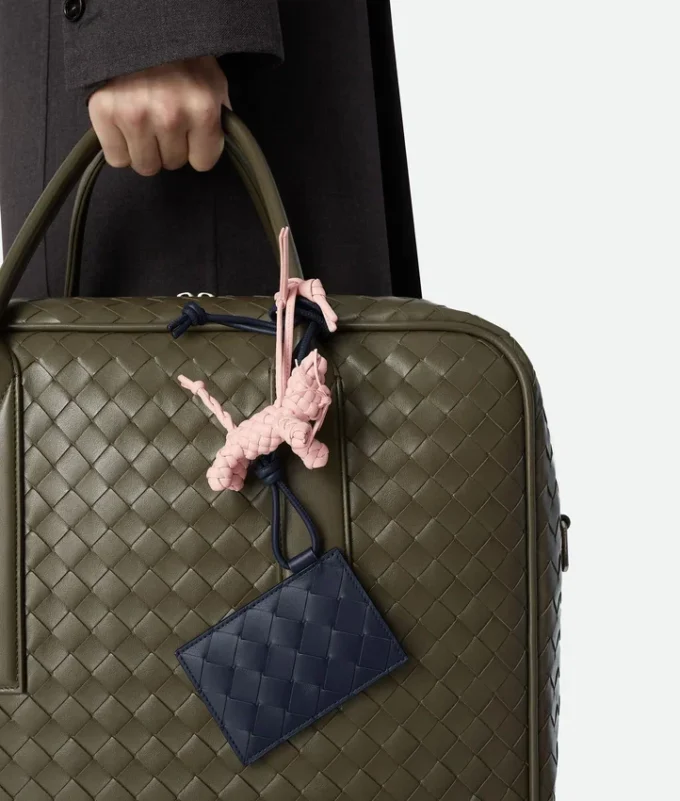 Portacredenciales Intrecciato