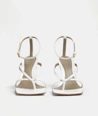 Sandalias con tiras elásticas