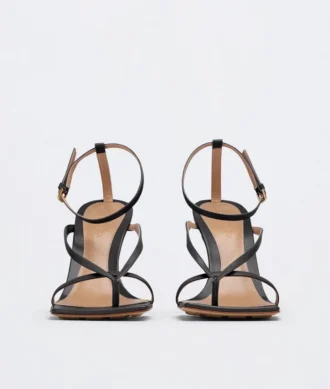 Sandalias con tiras elásticas