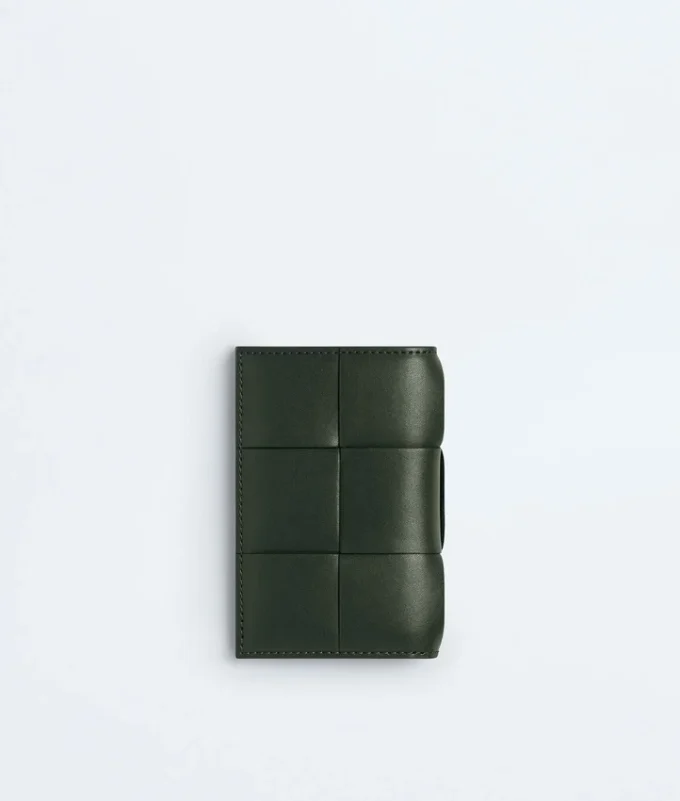 Tarjetero con solapa tipo Cassette