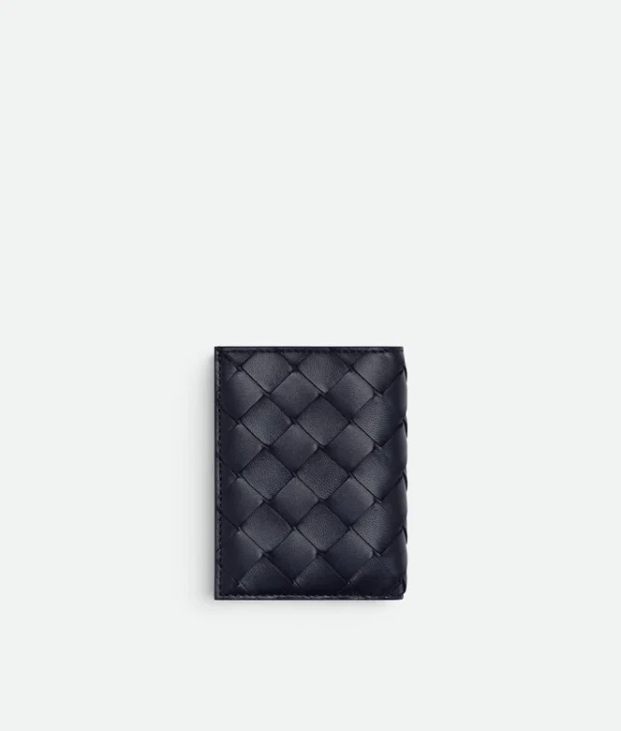 Tarjetero Intrecciato con solapa diagonal
