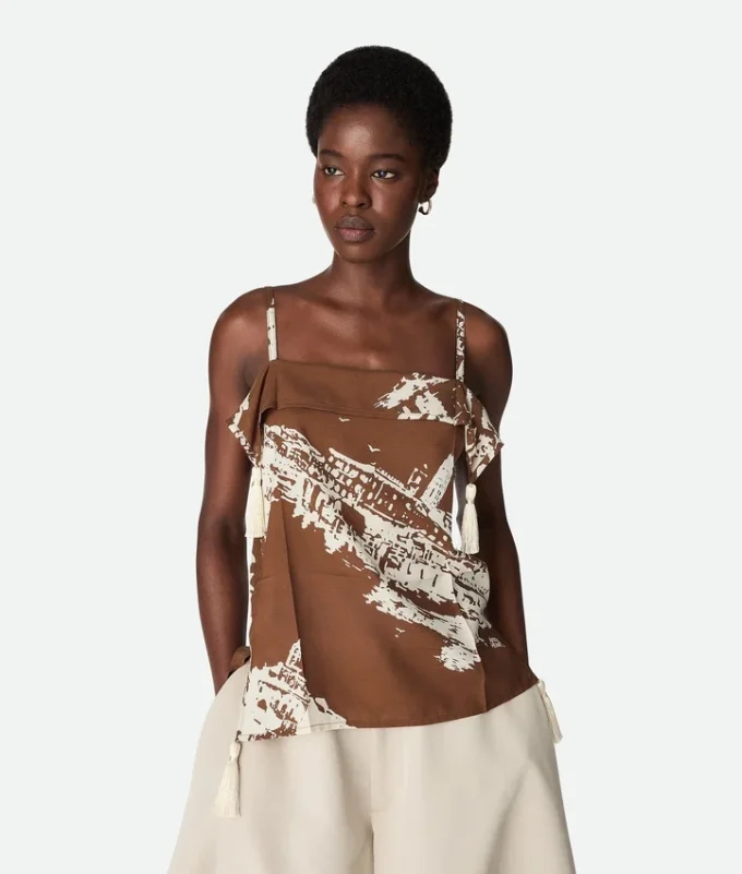 Top de seda con estampado de postal italiana