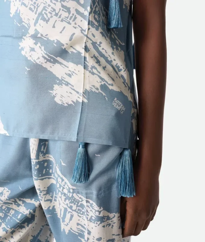 Top de seda con estampado de postal italiana