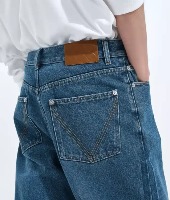 Vaqueros de pierna ancha en índigo medio