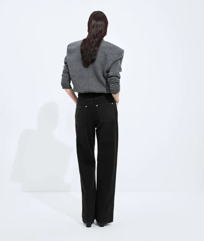 Vaqueros de pierna ancha en negro desgastado