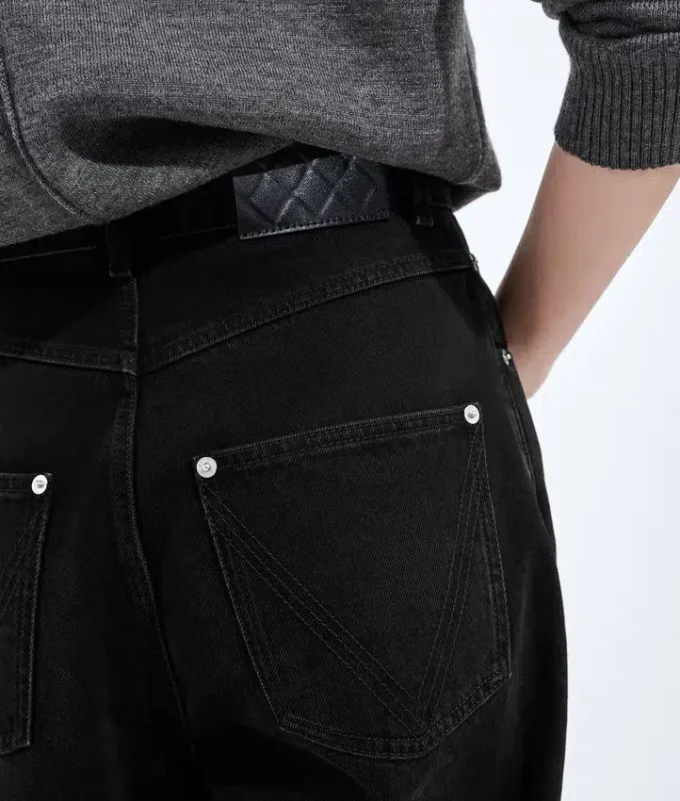 Vaqueros de pierna ancha en negro desgastado