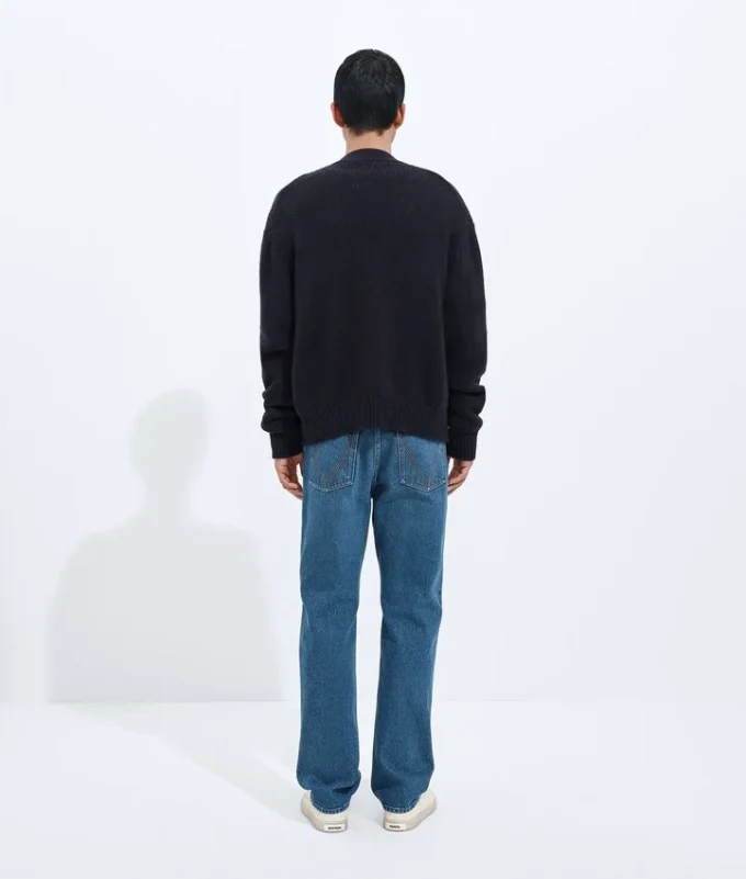 Vaqueros de pierna recta en índigo medio