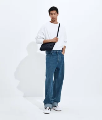 Vaqueros índigo de corte medio con bajo remangado