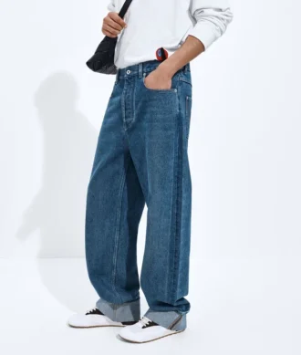 Vaqueros índigo de corte medio con bajo remangado