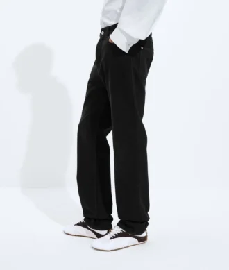 Vaqueros rectos negros desgastados