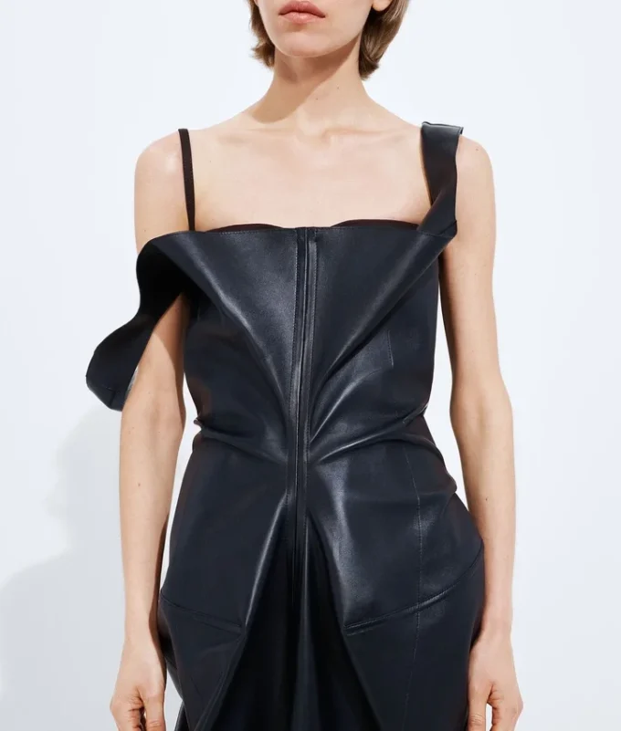 Vestido de piel semibrillante